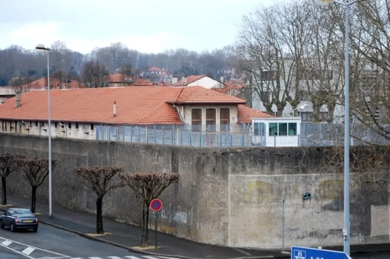 Baionako espetxea, gainpopulatuta