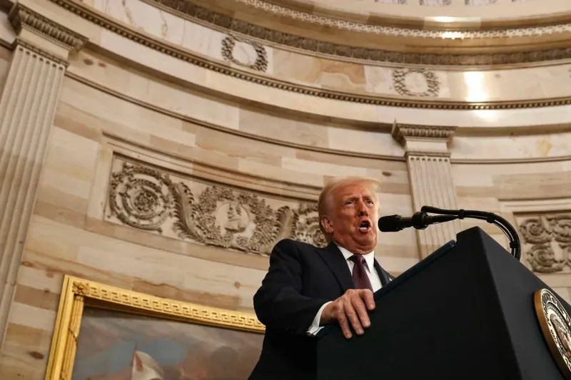 Trumpek presidente karguaren zina egin eta "aro berri" bat aldarrikatu du AEBentzat