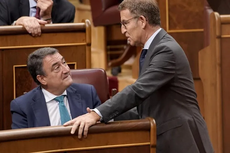 PP eta EAJ urrundu egin dira epe laburrerako zein ertainerako