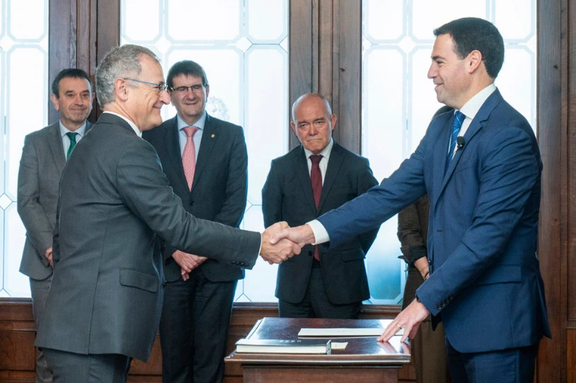 EHUko errektore kargua hartu du Joxerramon Bengoetxeak