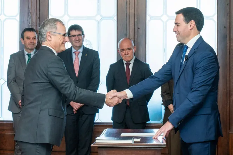 EHUko errektore kargua hartu du Joxerramon Bengoetxeak