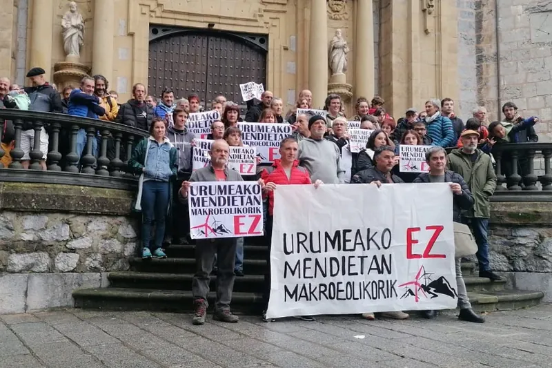 Urumeako Mendiak Bizirik plataforma aurkeztu dute