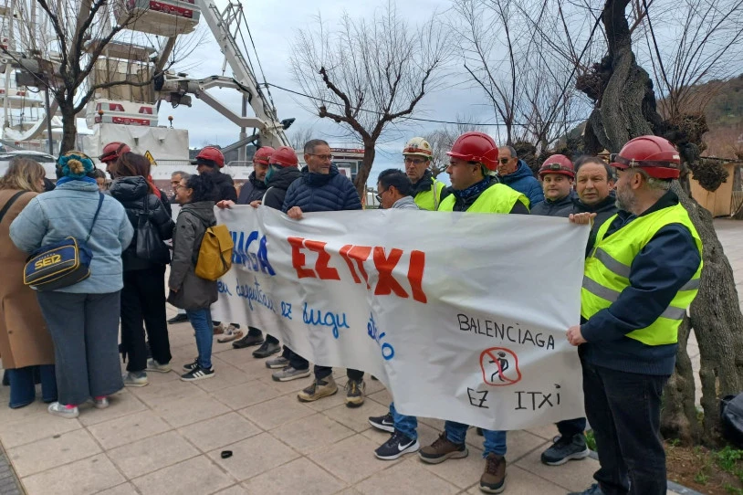 Berriz mobilizatu dira Zumaiako Balenciagako langileak