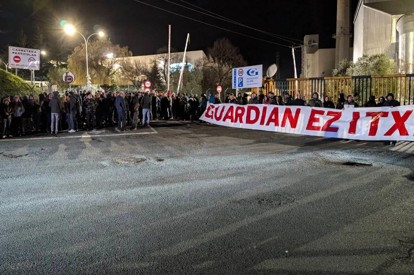 Laudioko Guardianen itxieraren kontra mobilizatu dira langileak
