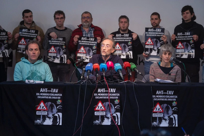 'AHTak esklabo bihurtzen gaitu' lelopean, otsailaren 15ean mobilizatzera deitu dute