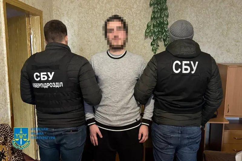 Hainbat gazte atxilotu dituzte Ukrainan, errekrutatzearen aurkako erresistentzia sustatzea egotzita
