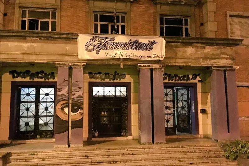 Txarraska Gaztetxeari eraso diote Basaurin