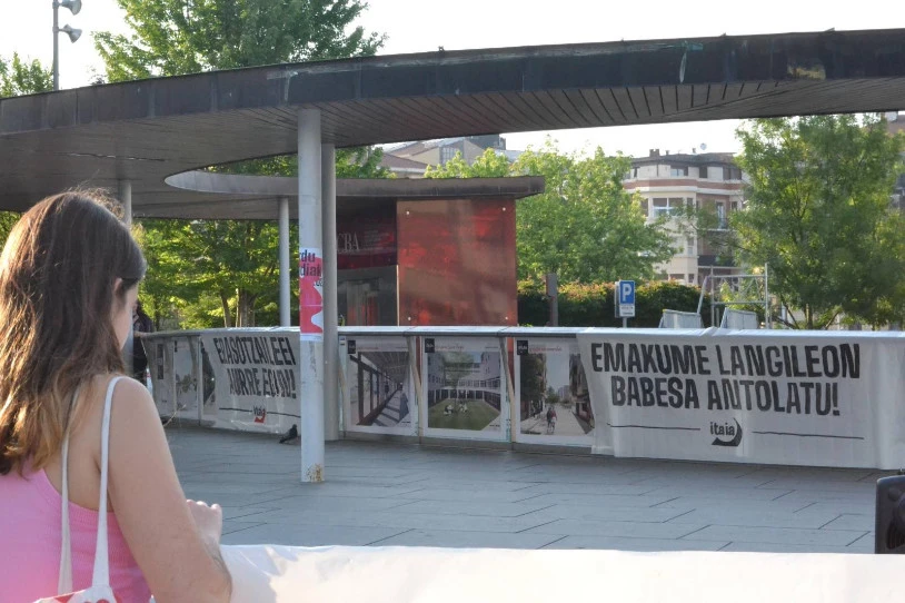 Irunen, emakume bat labanaz erail du bere semeak