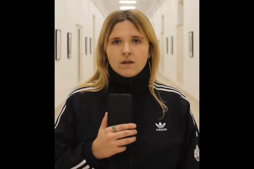 EHUtik irakasle faxista bat kanporatzea lortu dute ikasleek, behin-behinean