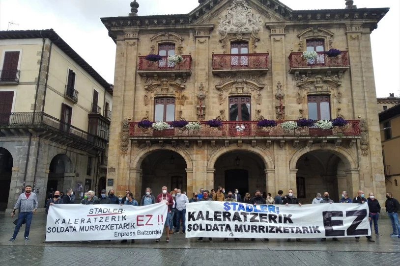 Oñatiko Stadler ere itxi egingo dute