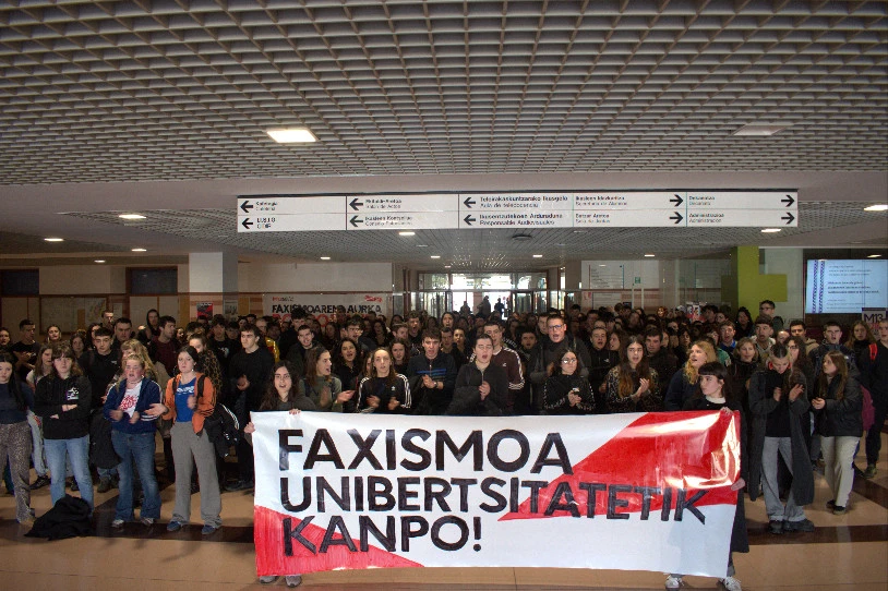 EHUn faxismoari ateak ixteko mobilizatu dira Farmaziako ikasleak