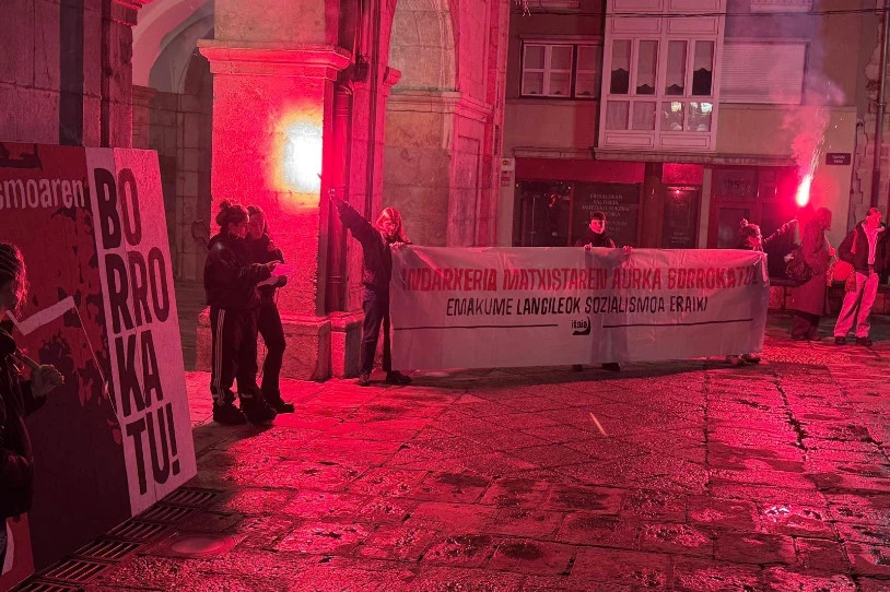 Arrasaten mobilizatzera deitu du Itaiak, komun batean kamera bat agertu izana salatzeko