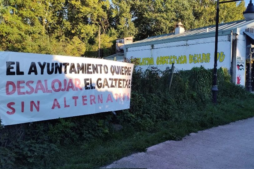 Burlatako Gaztetxeak ohartarazi du "atzerako kontaketan" dagoela