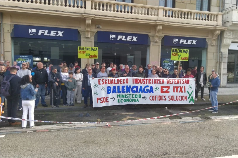 Donostian mobilizatu dira Zumaiako Balenciagako langileak, PSE-EEren kongresuaren harira