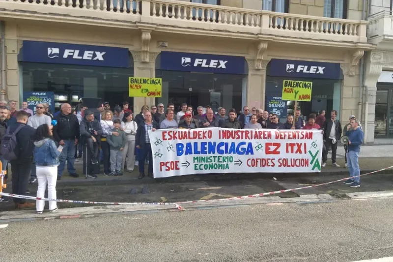 Donostian mobilizatu dira Zumaiako Balenciagako langileak, PSE-EEren kongresuaren harira