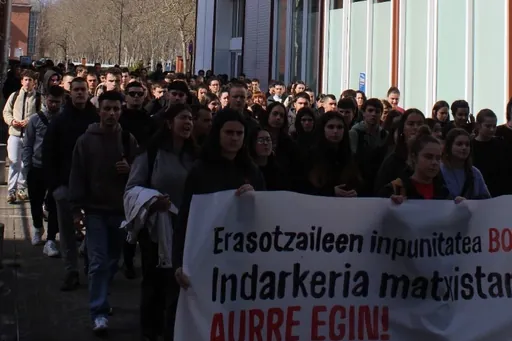 Erasotzaile matxisten inpunitatearen kontra mobilizatu dira Gasteizko campusean