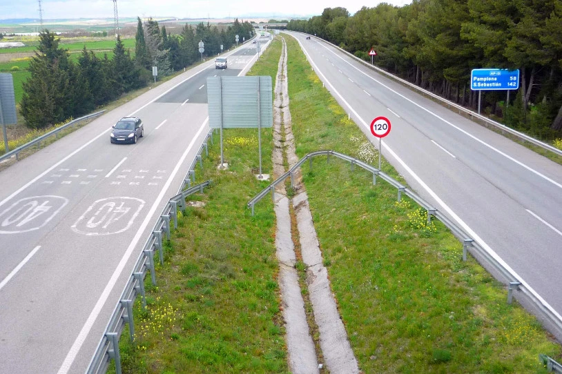 Auto batek harrapatuta hil da langile bat Alesbes parean