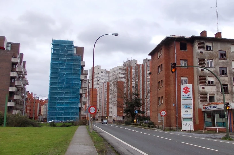 Emakume gazteak sexualki esplotatu dituzten bi proxeneta atxilotu dituzte Barakaldon