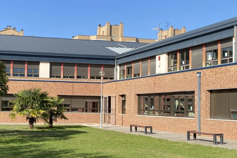 Beste irakasle erasotzaile baten berri eman du Iruñerriko IAk