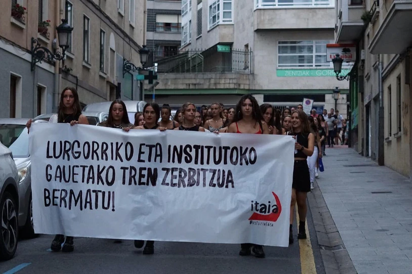 Gernikan gaueko tren-zerbitzua indartzea lortu dute, antolakuntzari esker