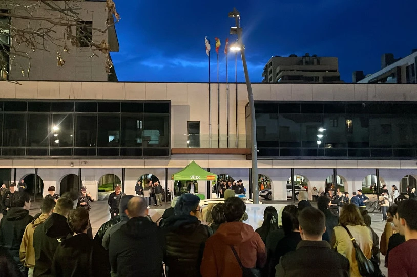 Berriz ere, Voxeko faxisten aurka mobilizatu dira Euskal Herrian