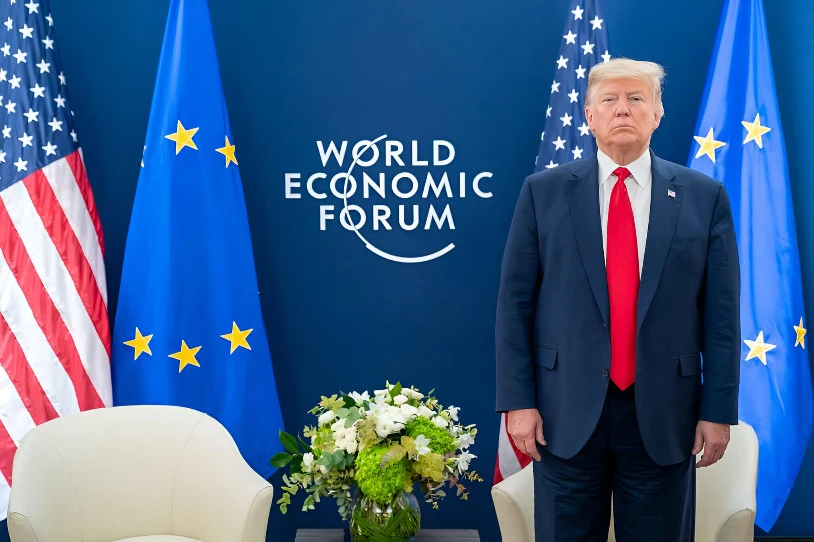 Trumpek %25eko muga-zergak iragarri ditu Europar Batasuneko inportazioentzat