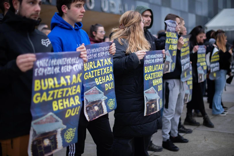 Berehalako desalojo arriskuan dago Burlatako Gaztetxea