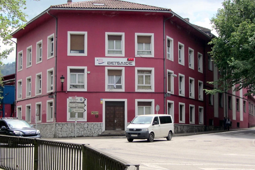 Behargin bat hil da Elorrioko Betsaiden, lan-istripuz