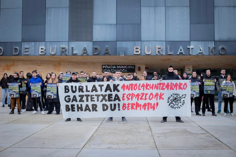 Burlatako eta Errekaldeko Gaztetxeen defentsan, indarrak batzera deitzen ari dira