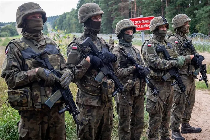 Poloniak entrenamendu militarrerako plan bat ezarriko du gizon heldu guztientzat