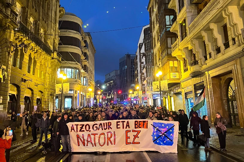 NATOri ezetz esan diote berriz Hego Euskal Herriko hiriburuetan
