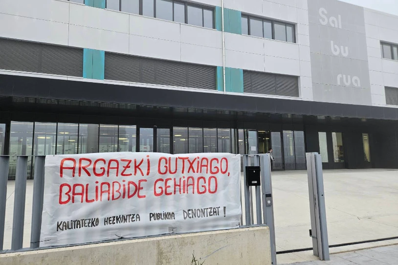'Argazki gutxiago eta baliabide gehiago', salatu dute Salburuako irakasleek Jaurlaritzaren bisitan