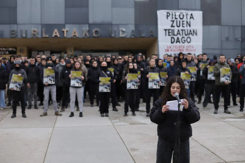 "Ez dugu amore emango Burlatako Gaztetxeko proiektua ziurtatu arte"