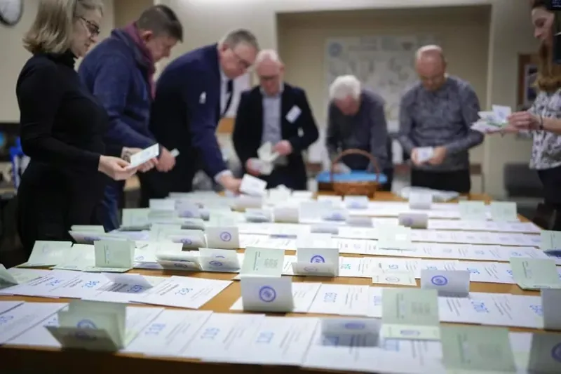 Estonian, hauteskundeetan bozkatzea debekatu diete Errusiako eta Europar Batasunetik kanpoko milaka herritarri