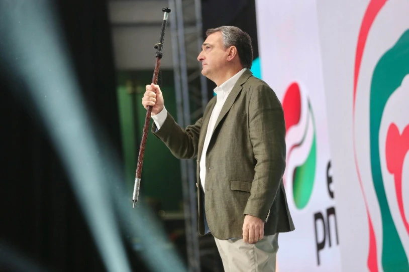 Estebanek hartu du Ortuzarren lekukoa
