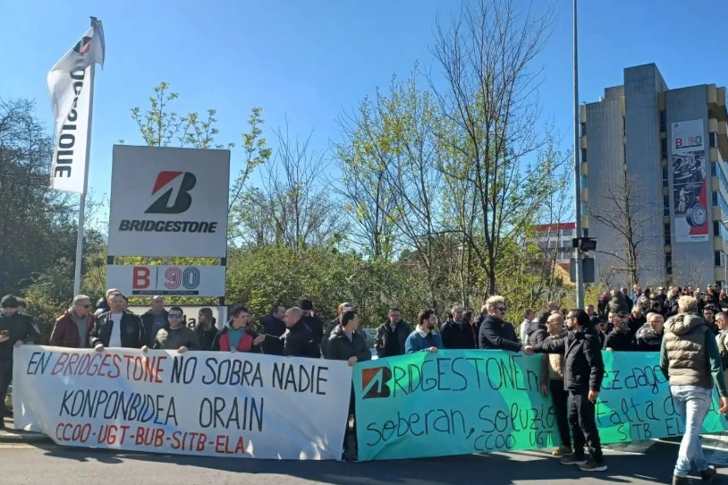 Kaleratze kolektiboaren aurka borrokan ari dira Bridgestoneko langileak