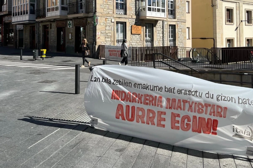 Gasteizen, lan-eskaintza faltsu baten bidez eraso dio emakume bati gizon batek