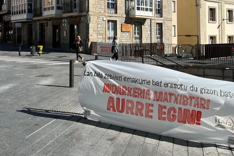 Gasteizen, lan-eskaintza faltsu baten bidez eraso dio emakume bati gizon batek