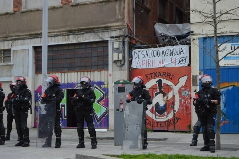Etxarri Gaztetxea desalojatu dute Bilbon