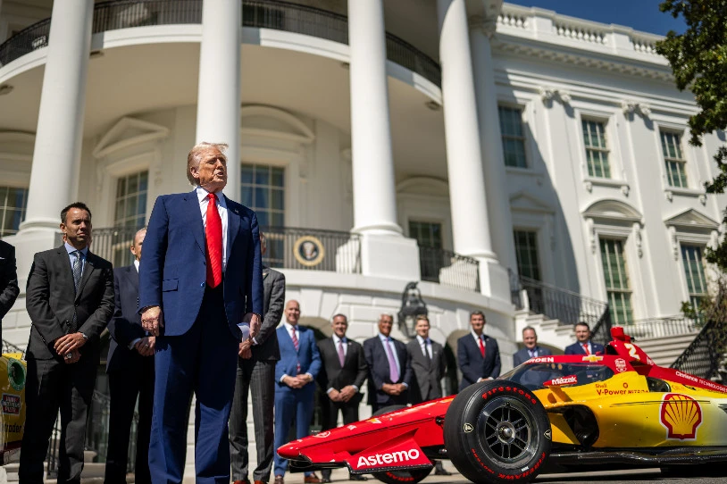 Politika komertzialen bidez kaosa sortzen jarraitzen du Trumpek