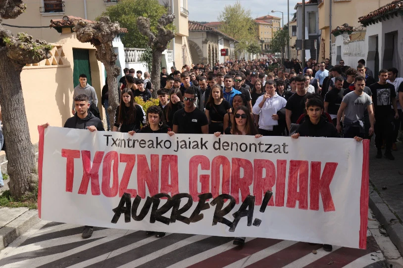 Txozna Gorrien alde mobilizatu dira Txantrean