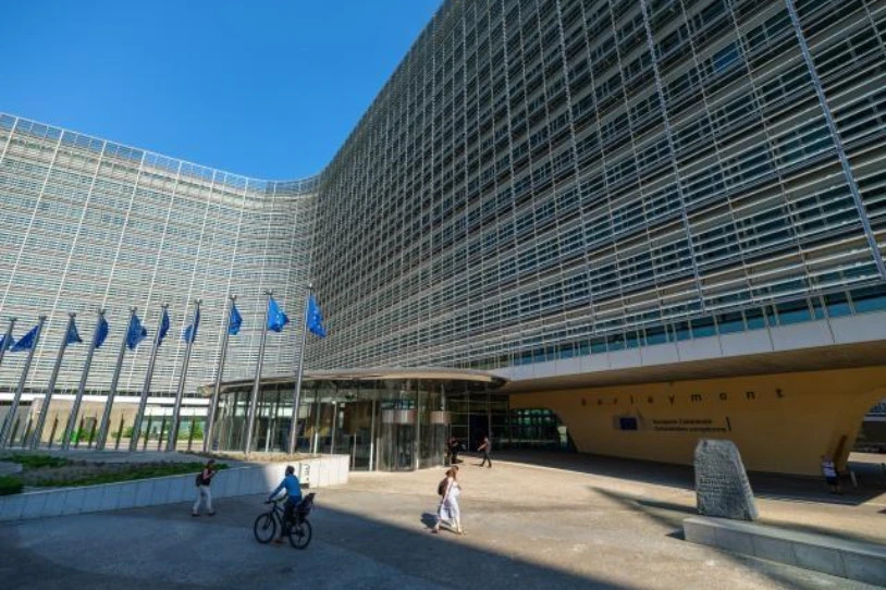 Europako Batzordeak hiru hilabete eman dizkio Espainiako Gobernuari itzalaldia azaltzeko