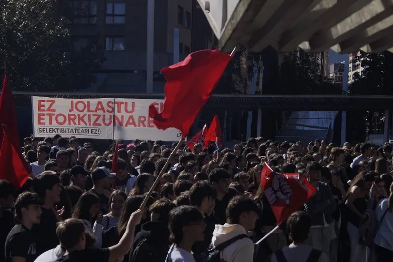 "Selektibitatea hezkuntzaren elitizazioan sakontzeko tresna da", salatu du IAk