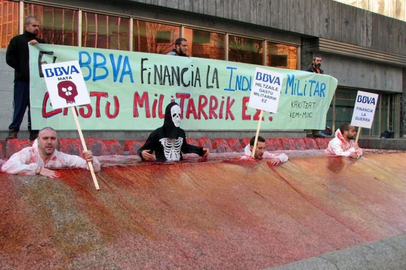 BBVAk eta Kutxabankek 1.722,69 milioi dolar inbertitu dituzte armagintzan 2022 eta 2024 artean