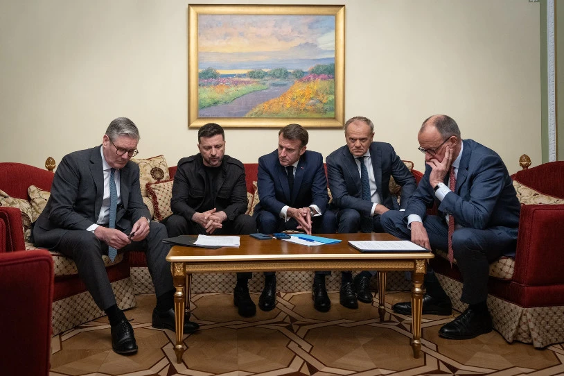 Frantziako arma nuklearrak Europako beste herrialde batzuetara hedatzeari buruzko eztabaida zabaldu du Macronek
