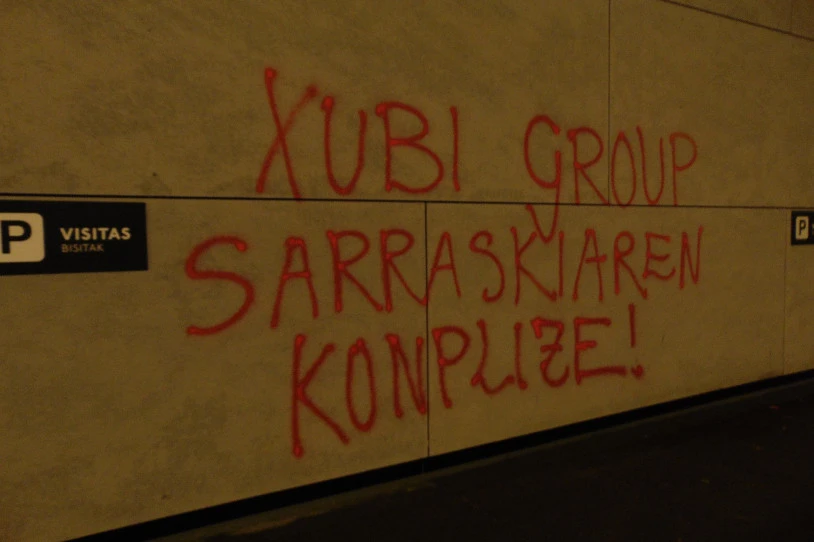 Azkoitiko Xubi Group eta Azpeitiko Tecnalia markatu dituzte, sionisten konplize direla salatzeko