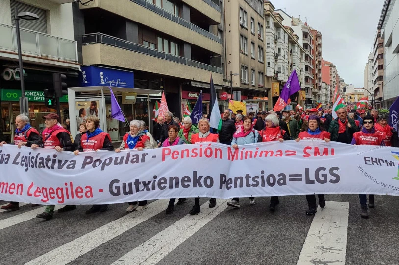Pentsioak hobetzearen aldeko 145.142 sinadura bildu ditu Euskal Herriko Pentsiodunen Mugimenduak