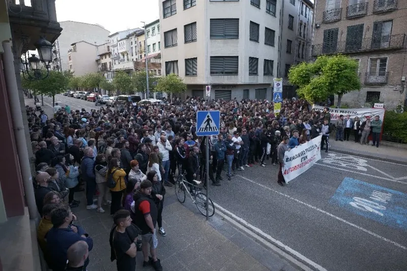 Lizarrako Bajadikaren harira irekitako prozesuaren aurka mobilizatu dira ehunka lagun
