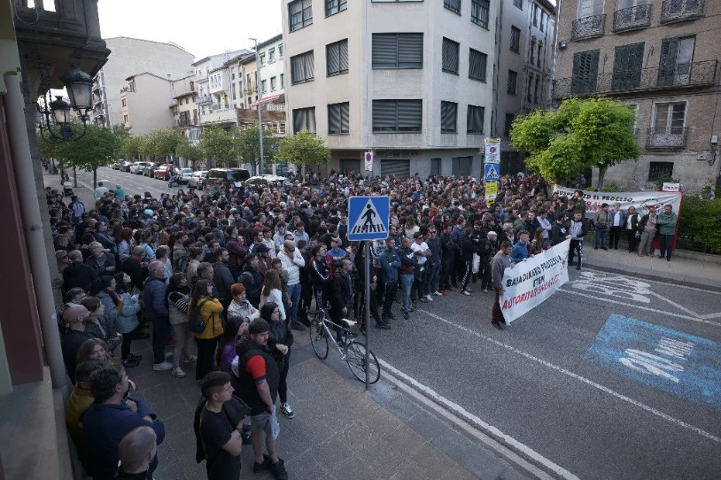 Lizarrako Bajadikaren harira irekitako prozesuaren aurka mobilizatu dira ehunka lagun