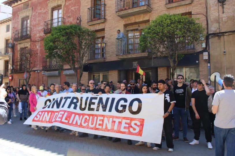 Cintruenigon, besoz beso mobilizatu dira Frente Obrero eta Vox